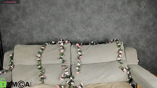 Al1ice Moures online show from November 14, 2025, 1:09 am