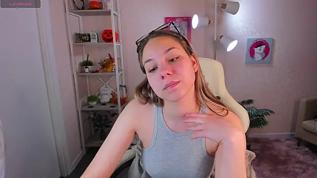 Snapshot of Al1ice_Moures chatting on December 3, 2025, 1:17 am Al1ice Moures online show from December 3, 2025, 1:17 am