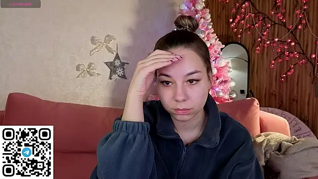 Snapshot of Al1ice_Moures chatting on January 7, 2026, 1:21 am Al1ice Moures online show from January 7, 2026, 1:21 am