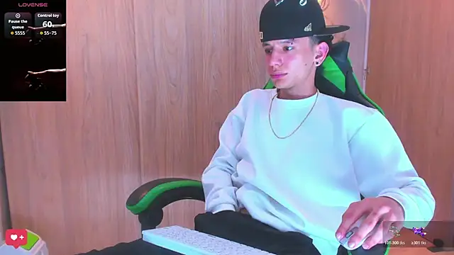 Snapshot of Skinny_batman chatting on November 6, 2025, 9:19 pm Skinny batman online show from November 6, 2025, 9:19 pm