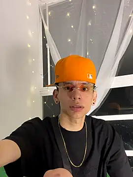 Snapshot of Skinny_batman chatting on October 26, 2025, 3:40 am Skinny batman online show from October 26, 2025, 3:40 am