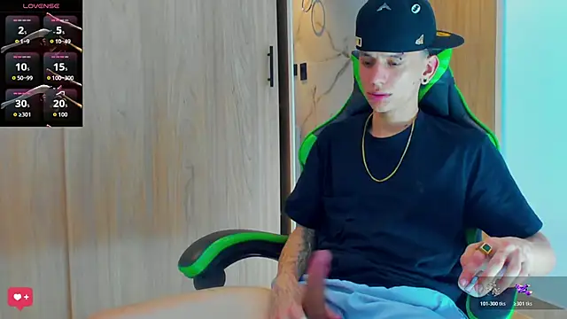 Snapshot of Skinny_batman chatting on October 29, 2025, 3:27 am Skinny batman online show from October 29, 2025, 3:27 am