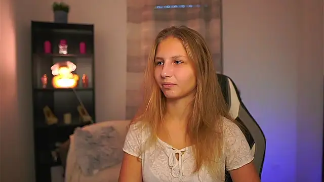 emmie murray online show from November 16, 2025, 2:11 pm