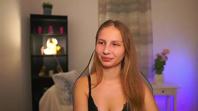 Snapshot of emmie_murray chatting on March 5, 2026, 7:32 pm emmie murray online show from March 5, 2026, 7:32 pm
