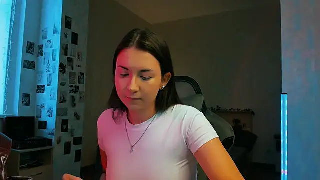 raviolly046 online show from November 20, 2025, 9:43 am