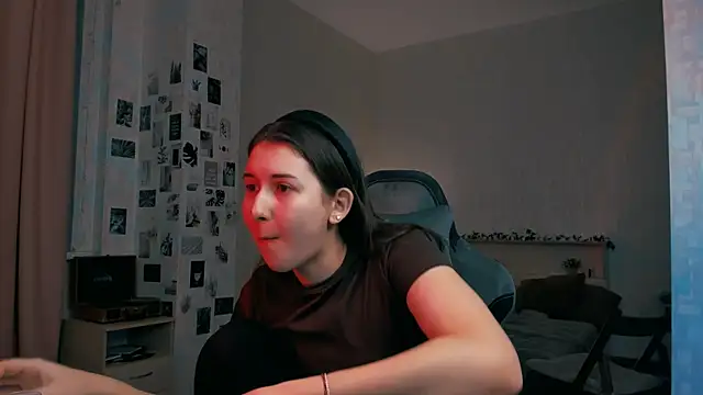 raviolly046 online show from November 24, 2025, 1:22 pm