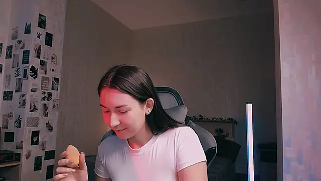 raviolly046 online show from November 7, 2025, 12:53 pm