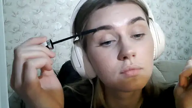 JerrieLoosle online show from October 13, 2025, 5:25 pm