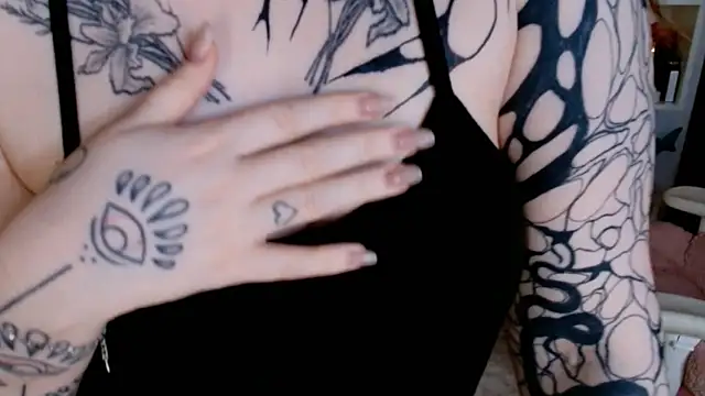 Snapshot of Ayla_Hicks chatting on May 2, 2026, 3:12 am Ayla Hicks online show from May 2, 2026, 3:12 am