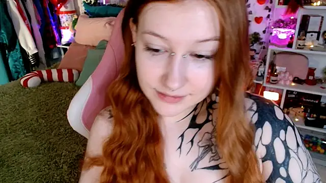 Snapshot of Ayla_Hicks chatting on April 18, 2026, 3:09 am Ayla Hicks online show from April 18, 2026, 3:09 am