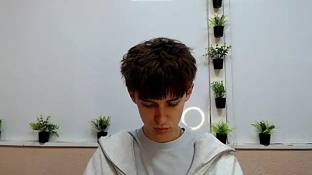 Hoot Dude  online show from November 18, 2025, 2:42 pm