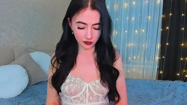 Milla Moore online show from November 27, 2025, 5:13 pm