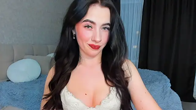 Milla Moore online show from October 28, 2025, 2:49 pm