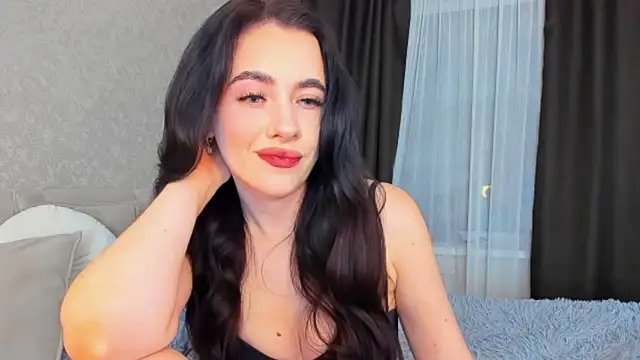 Milla Moore online show from October 27, 2025, 5:25 pm