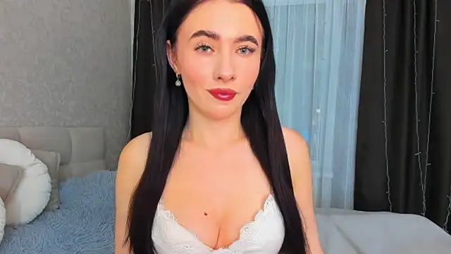 Milla Moore online show from November 18, 2025, 3:26 pm