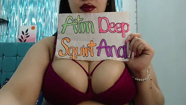 Snapshot of Emilyfire_69 chatting on April 14, 2026, 1:05 pm Emilyfire 69 online show from April 14, 2026, 1:05 pm