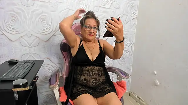 Snapshot of HotNana4U chatting on September 30, 2025, 11:16 am HotNana4U online show from September 30, 2025, 11:16 am