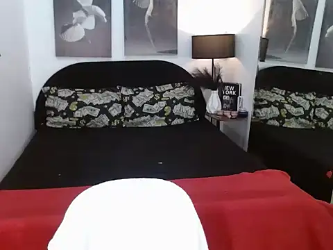Snapshot of julietdelaveigne chatting on October 16, 2025, 4:59 pm julietdelaveigne online show from October 16, 2025, 4:59 pm