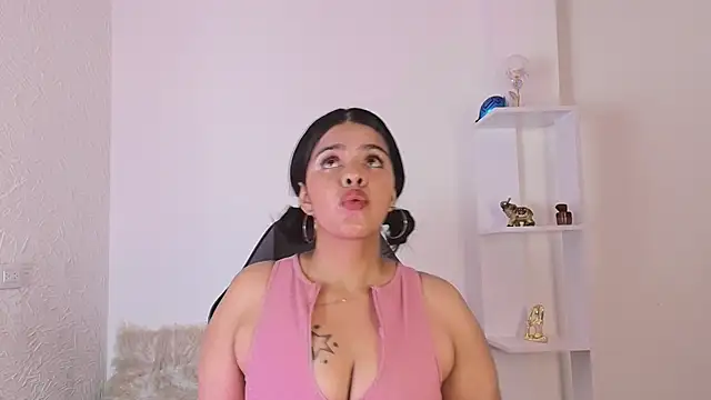 Snapshot of Evelyn_brown8 chatting on October 3, 2025, 2:07 pm Evelyn brown8 online show from October 3, 2025, 2:07 pm