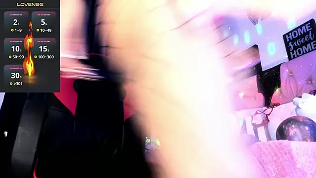 Nicolle Ferran online show from December 17, 2025, 6:57 pm