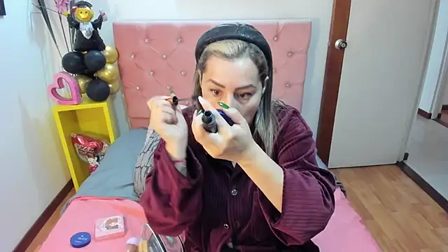 Snapshot of tinalorenz_ chatting on October 21, 2025, 1:43 pm tinalorenz online show from October 21, 2025, 1:43 pm