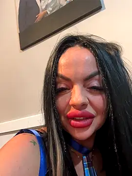 Snapshot of CarmenMB chatting on October 18, 2025, 8:00 pm CarmenMB online show from October 18, 2025, 8:00 pm