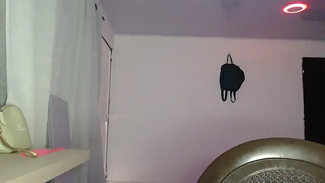 Snapshot of LittleCheerry69 chatting on November 14, 2025, 4:54 pm LittleCheerry69 online show from November 14, 2025, 4:54 pm