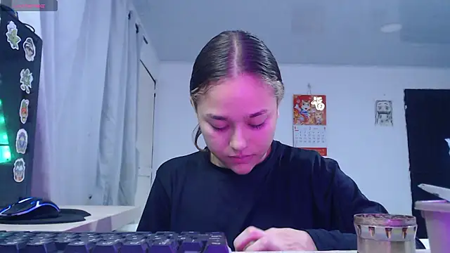 Snapshot of LittleCheerry69 chatting on February 14, 2026, 4:07 pm LittleCheerry69 online show from February 14, 2026, 4:07 pm