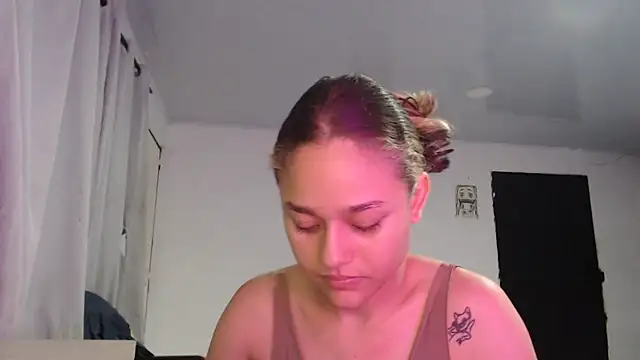 Snapshot of LittleCheerry69 chatting on February 26, 2026, 4:29 pm LittleCheerry69 online show from February 26, 2026, 4:29 pm