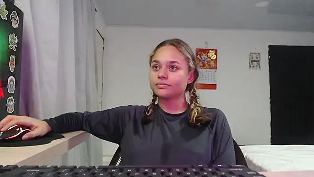 Snapshot of LittleCheerry69 chatting on February 16, 2026, 4:05 pm LittleCheerry69 online show from February 16, 2026, 4:05 pm