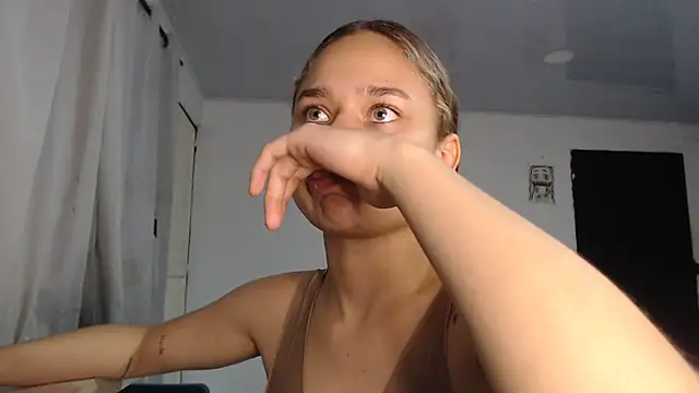 Snapshot of LittleCheerry69 chatting on February 21, 2026, 4:09 pm LittleCheerry69 online show from February 21, 2026, 4:09 pm