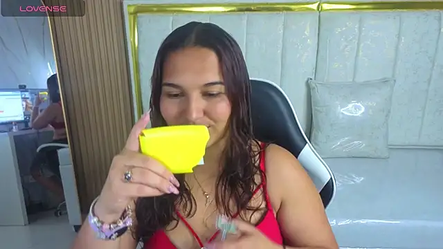 Saraah Tx online show from November 14, 2025, 2:59 am