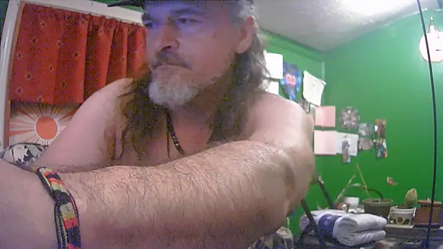 Snapshot of HippieDad333 chatting on June 25, 2026, 5:12 am HippieDad333 online show from June 25, 2026, 5:12 am