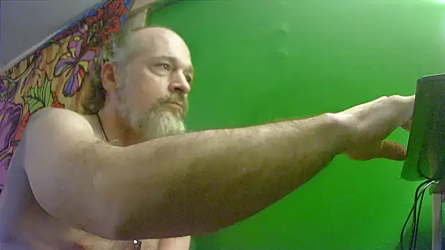 Snapshot of HippieDad333 chatting on October 30, 2025, 11:34 pm HippieDad333 online show from October 30, 2025, 11:34 pm