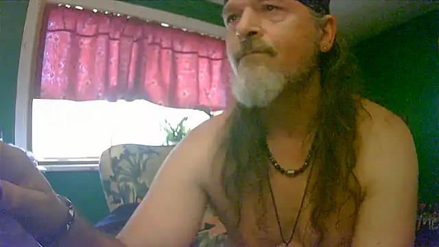 Snapshot of HippieDad333 chatting on June 30, 2026, 11:05 pm HippieDad333 online show from June 30, 2026, 11:05 pm