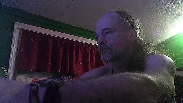 Snapshot of HippieDad333 chatting on February 17, 2026, 2:42 am HippieDad333 online show from February 17, 2026, 2:42 am