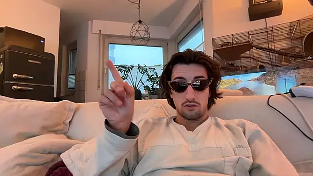 Passion-Frucht online show from October 7, 2025, 6:03 am