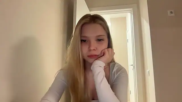 Snapshot of CandysRose chatting on May 20, 2026, 6:49 pm CandysRose online show from May 20, 2026, 6:49 pm