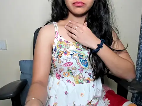 Queen-Bee143 online show from April 21, 2026, 2:47 am