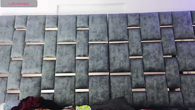 laylahotl online show from November 25, 2025, 3:34 pm