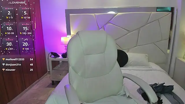 Natasha Kiim  online show from March 27, 2026, 5:27 am