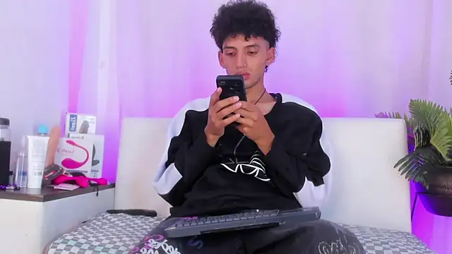 josesweet  online show from November 17, 2025, 7:01 am