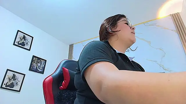 Nina Rouge7 online show from December 16, 2025, 3:05 pm