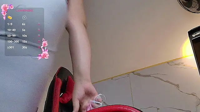 Nina Rouge7 online show from December 14, 2025, 1:17 pm