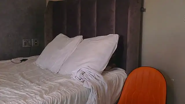 MthondoWeBananaX2 online show from November 12, 2025, 1:04 pm