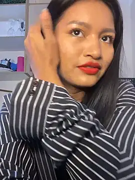 Snapshot of fenixzara chatting on November 22, 2025, 7:35 pm fenixzara online show from November 22, 2025, 7:35 pm