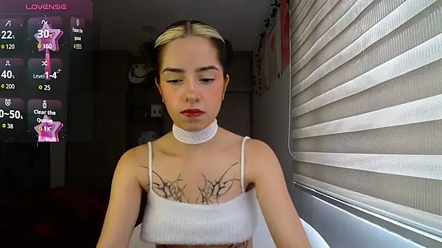 Snapshot of Kittyross chatting on April 8, 2026, 5:36 pm Kittyross online show from April 8, 2026, 5:36 pm