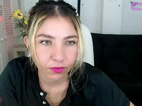 vanessa 21   online show from October 10, 2025, 11:05 pm