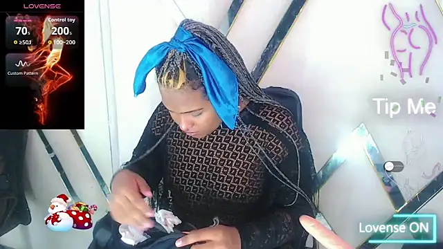 AuroraRoss online show from November 26, 2025, 8:09 pm