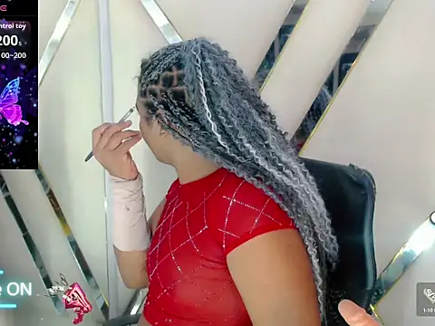 AuroraRoss online show from November 24, 2025, 7:47 pm